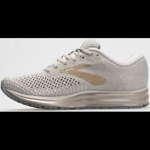 Brooks Revel 2 size 10